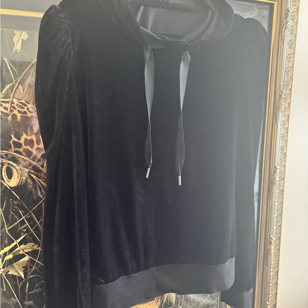 ✨ Generation Love New York Velvet Hoodie – Luxe Softness, Elevated Edge ✨ - Picture 2 of 6